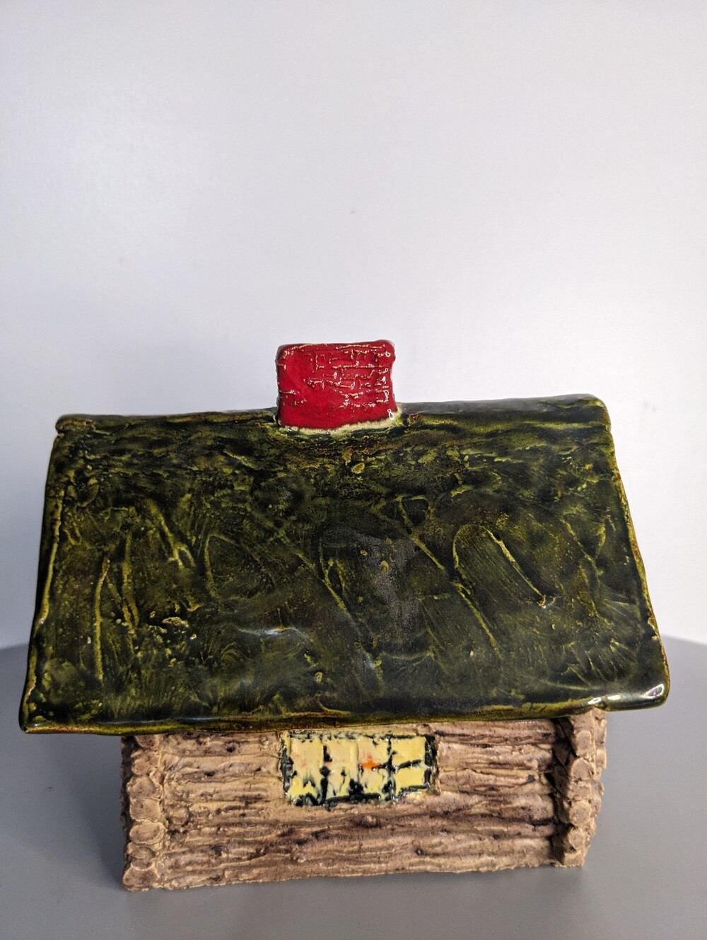 VTG Heavy Ceramic Log Cabin Figurine With Enamel Roof Rustic Cottage Home Accent